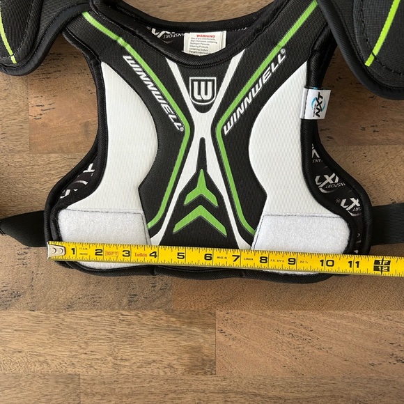 Warrior Youth Hockey Shoulder Pads Black Green youth size Small - Picture 4 of 7